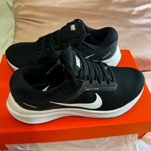 Womens Nike Air Zoom Structure 24 size 5.5